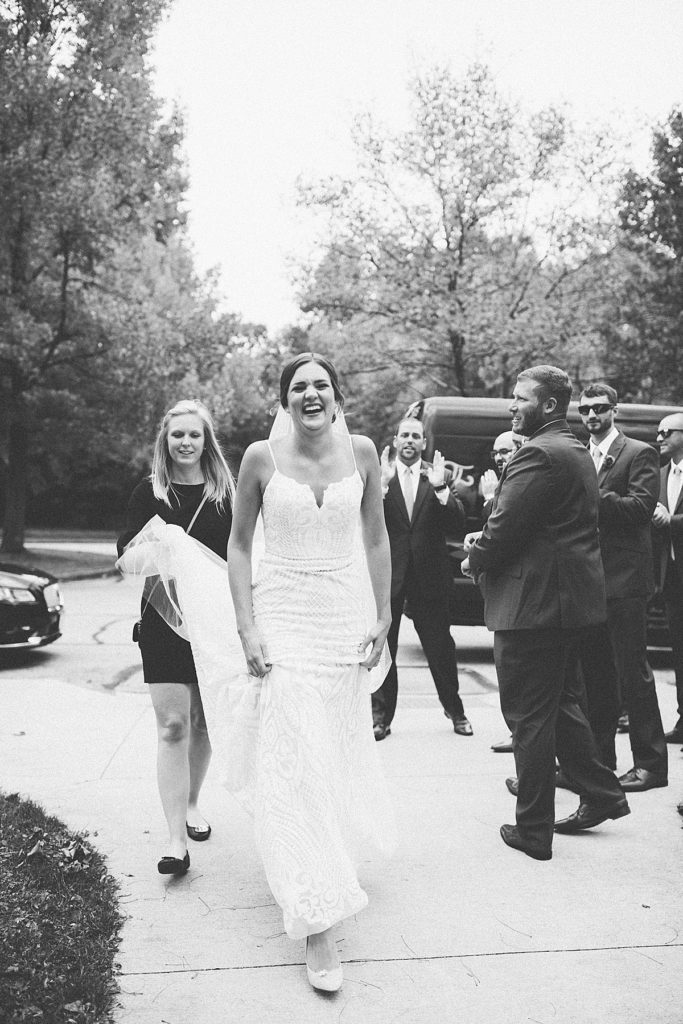 bride walking to see the groom