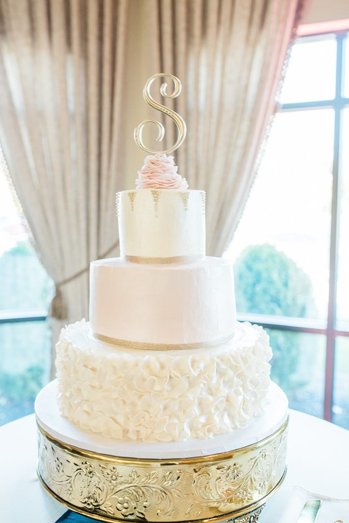 detail photograph of wedding cake