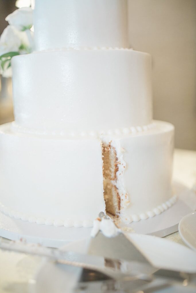 lake club wedding cake